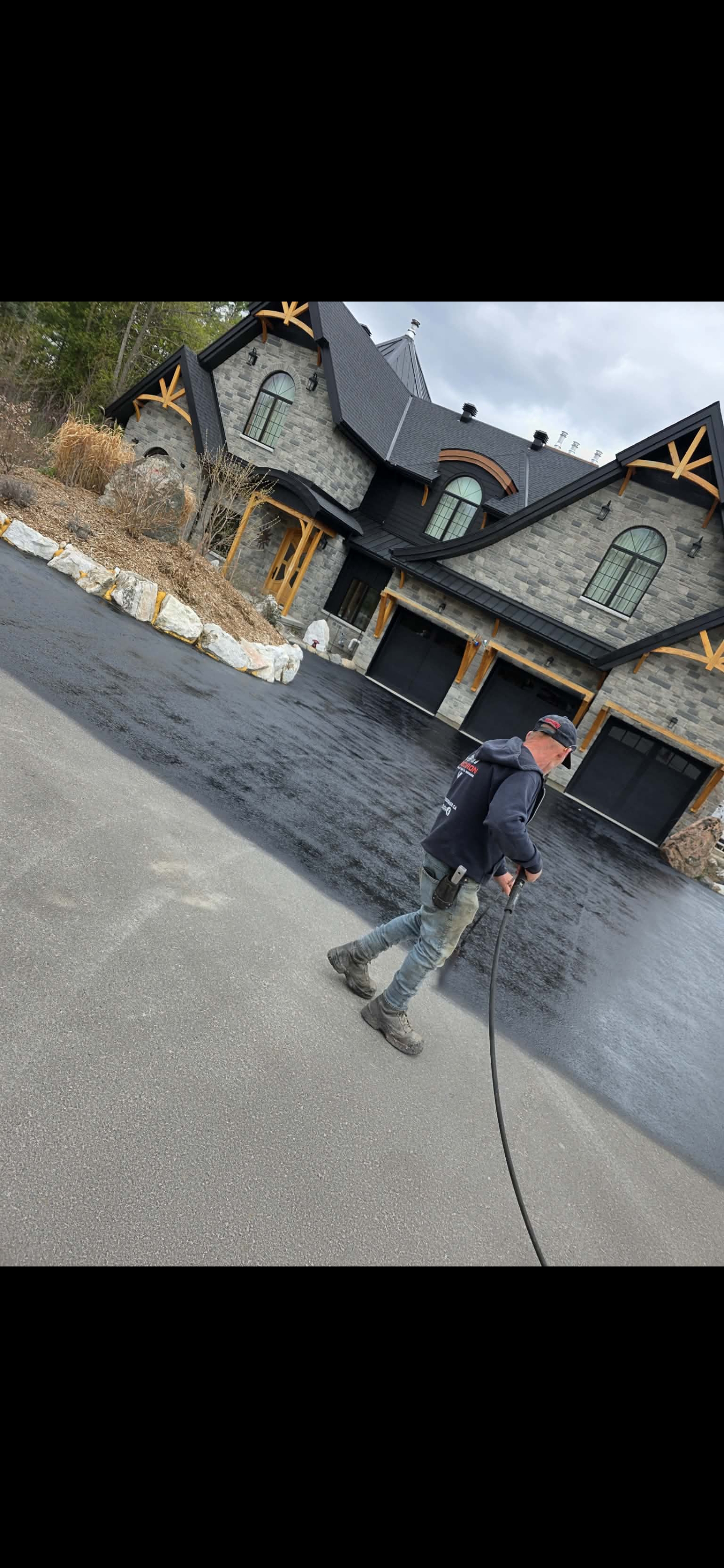 Premium sealcoating on luxury stone-home driveway